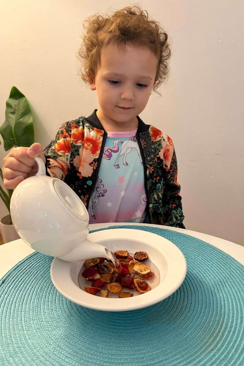 Quandong tea making
